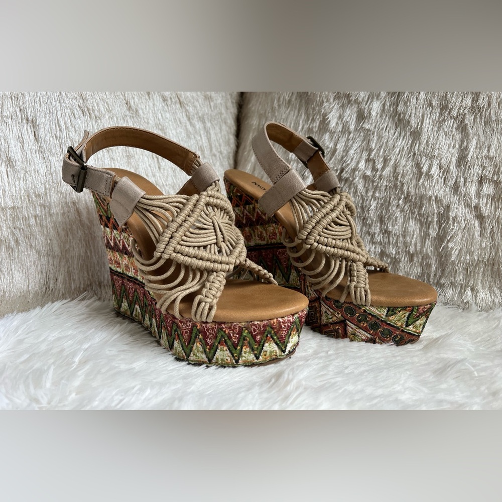 Vintage NEVER WORN MOMO Sequin and Crochet Multicolored Wedges